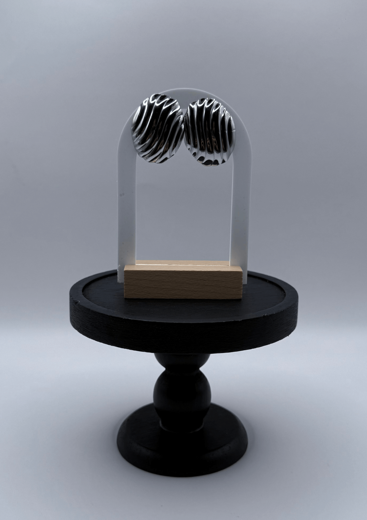 Arete ovalado liso acanalado