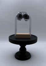 Arete ovalado liso acanalado