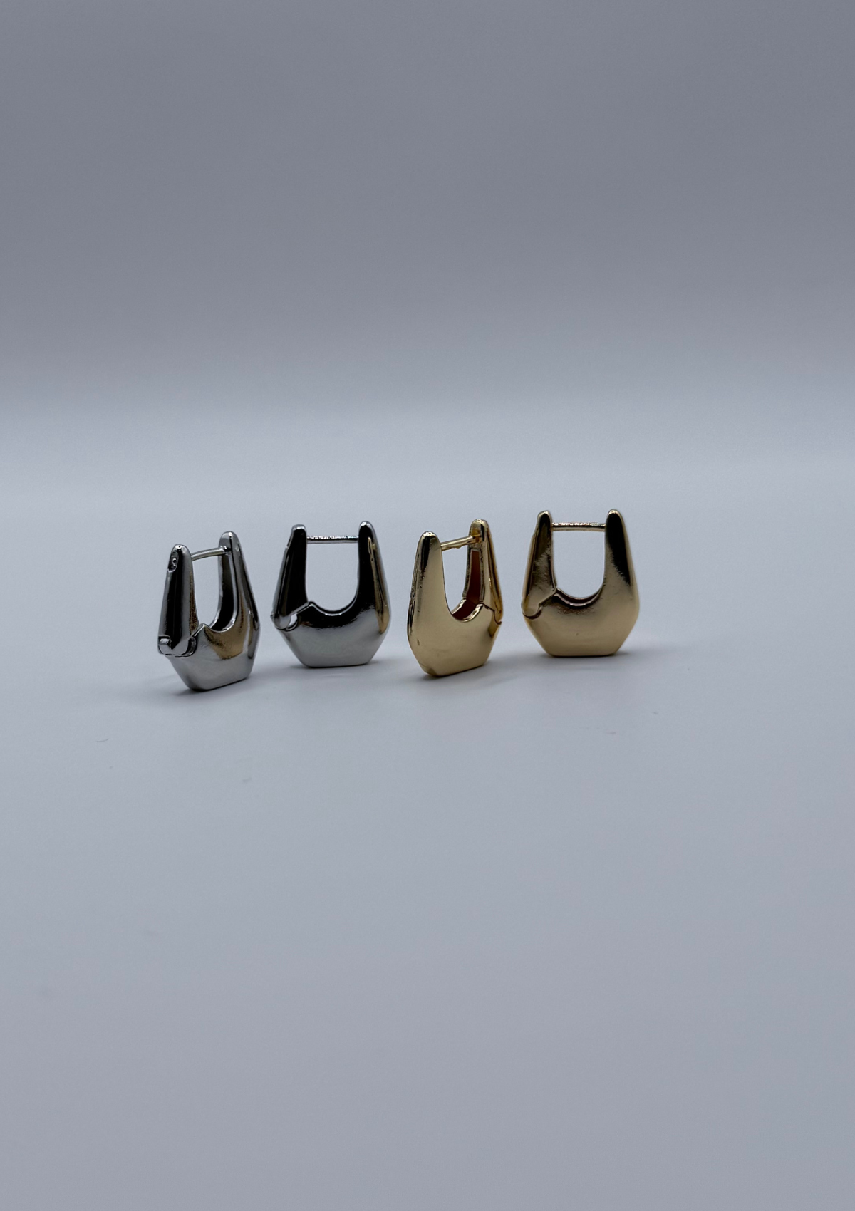 Arracada irregular gruesa