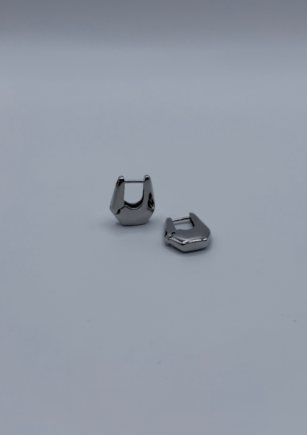 Arracada irregular gruesa