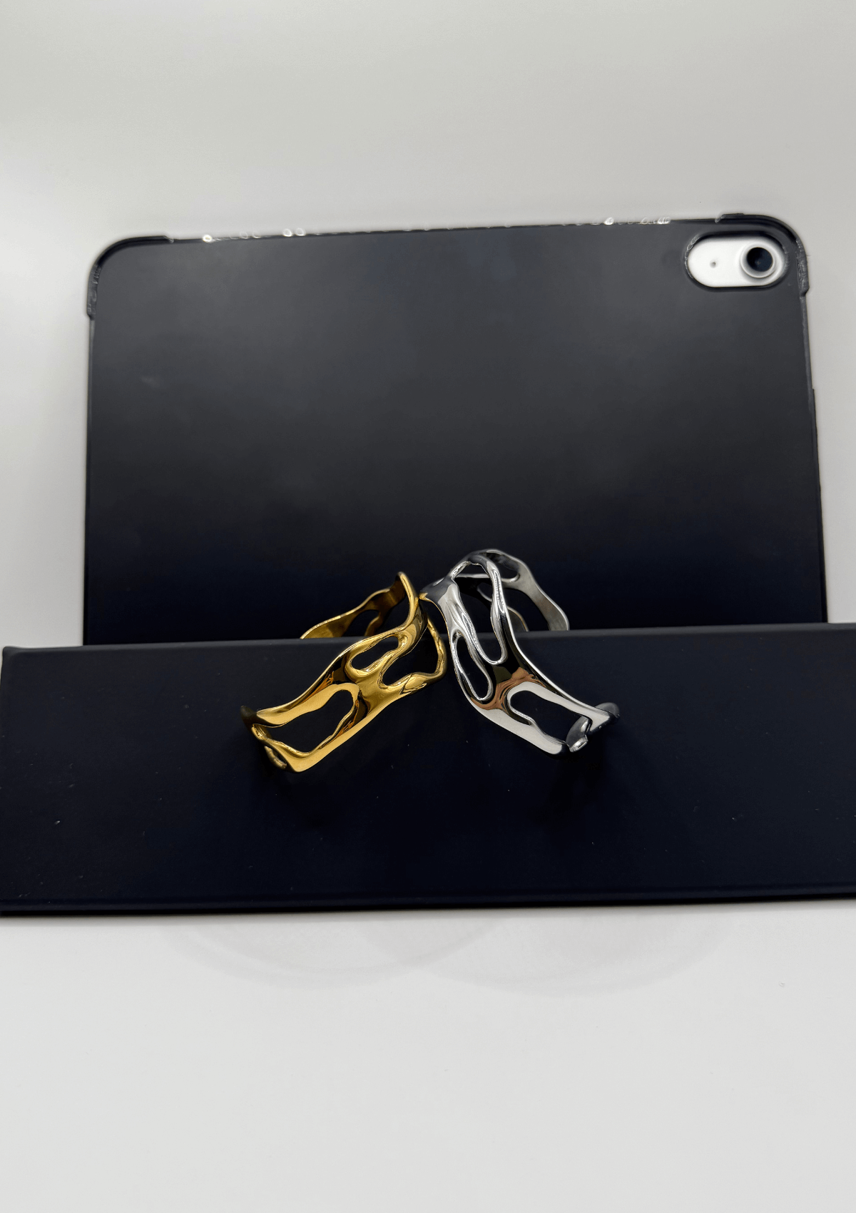 Brazalete escultural