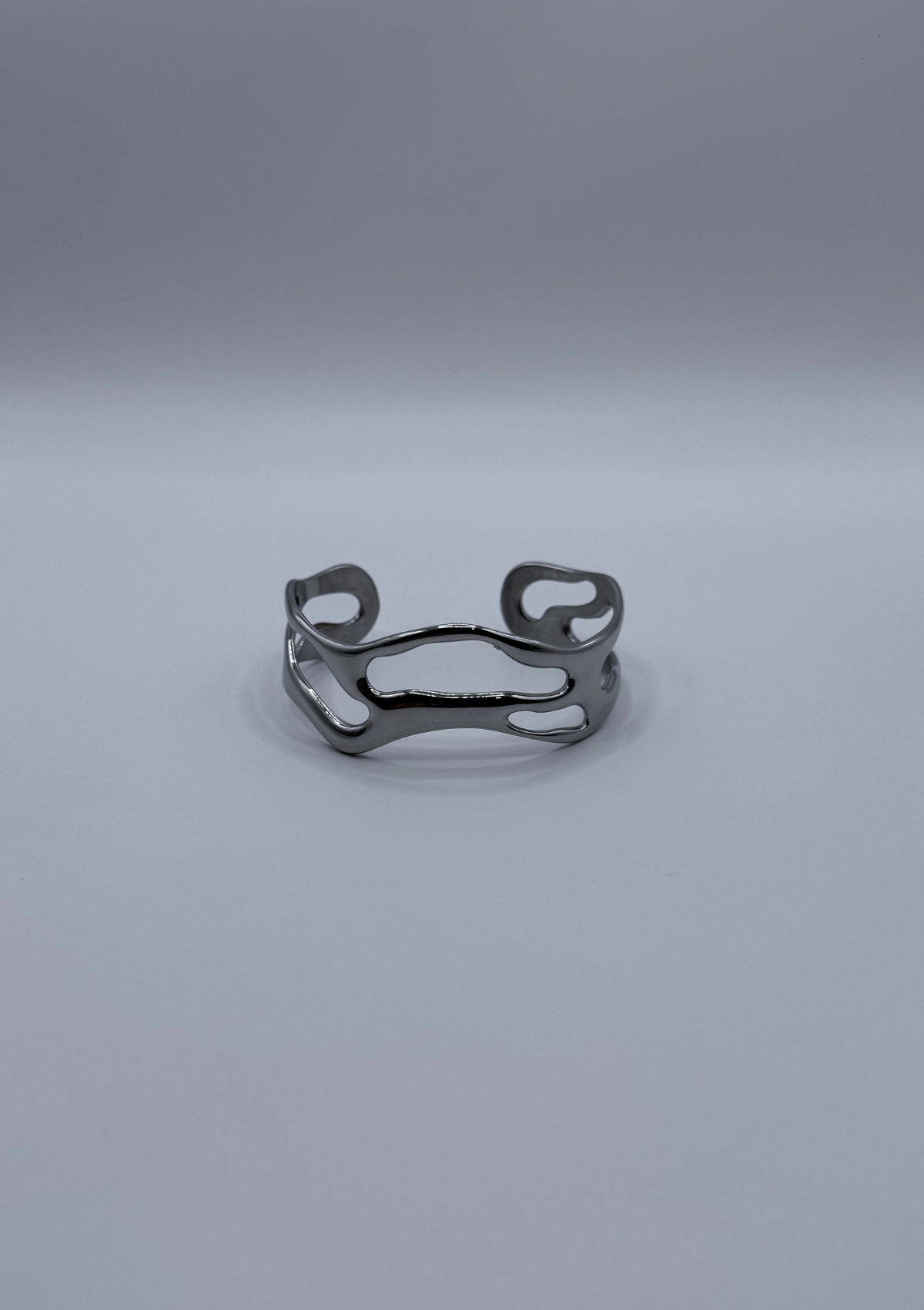 Brazalete escultural