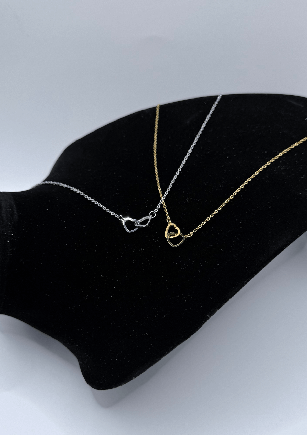 Collar corazones entrelazados